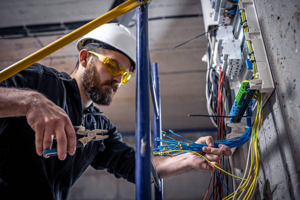 Best Local Electrician Companies  in Oak Point, TX